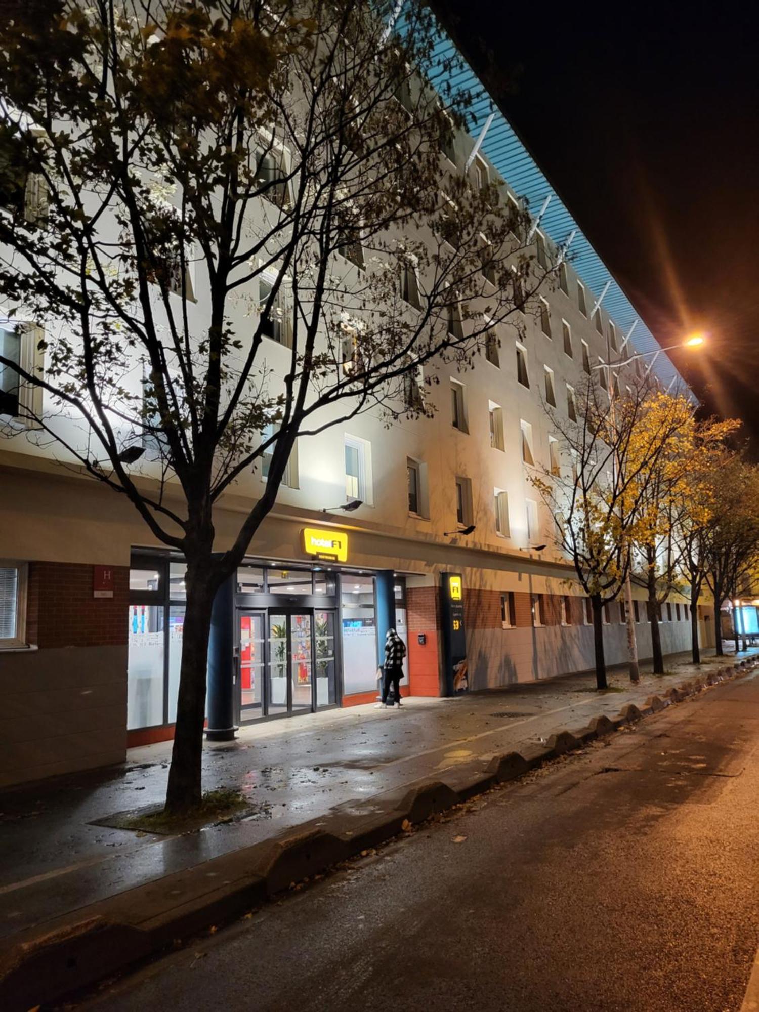 Hotelf1 Paris Porte De Montreuil Bagnolet Bagian luar foto